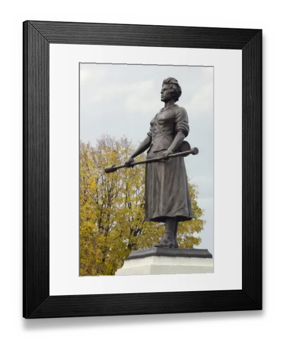 Framed Print : Molly Pitcher statue marking the grave of Mary McCauley in Carlisle