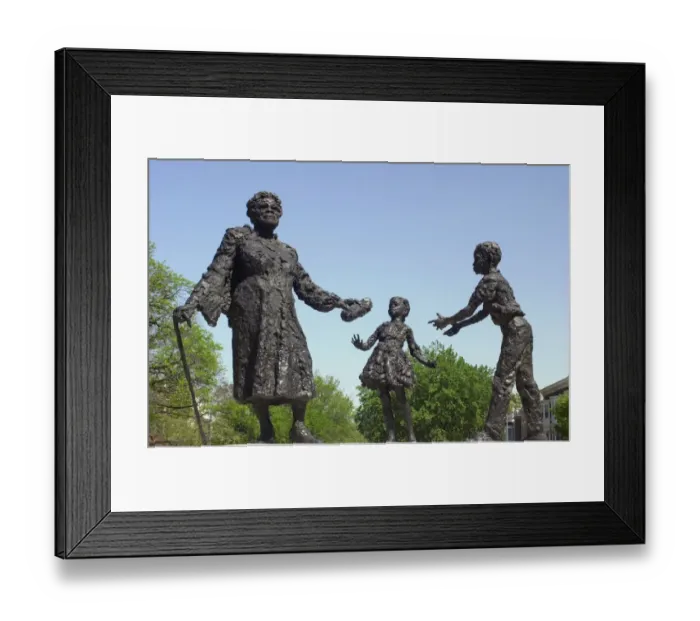 Framed Print : Statue of Mary McLeod Bethune and African-American children Framed Print : Statue of Mary McLeod Bethune and African-American children