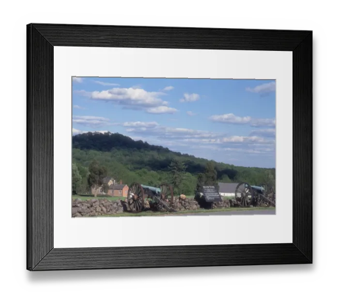 Framed Print : Confederate cannons aimed at Little Round Top, Gettysburg battlefield Framed Print : Confederate cannons aimed at Little Round Top, Gettysburg battlefield