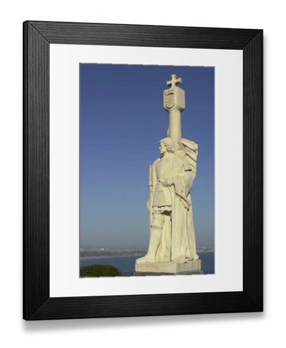 Framed Print : Statue of Joao Rodrigues Cabrillo overlooking San Diego harbor