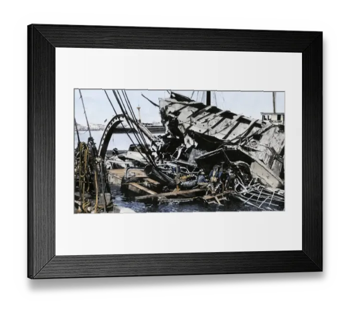 Framed Print : Wreckage of the battleship Maine in Havana, 1898 Framed Print : Wreckage of the battleship Maine in Havana, 1898