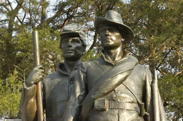 EVCW2D-00228. Statue of soldiers on the Confederate Memorial