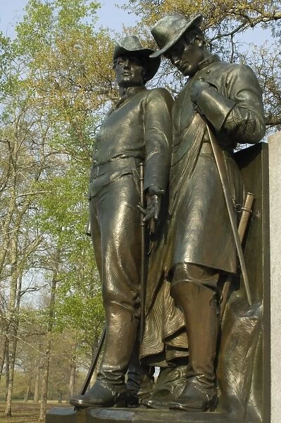 EVCW2D-00232. Statue of soldiers on the Confederate Memorial