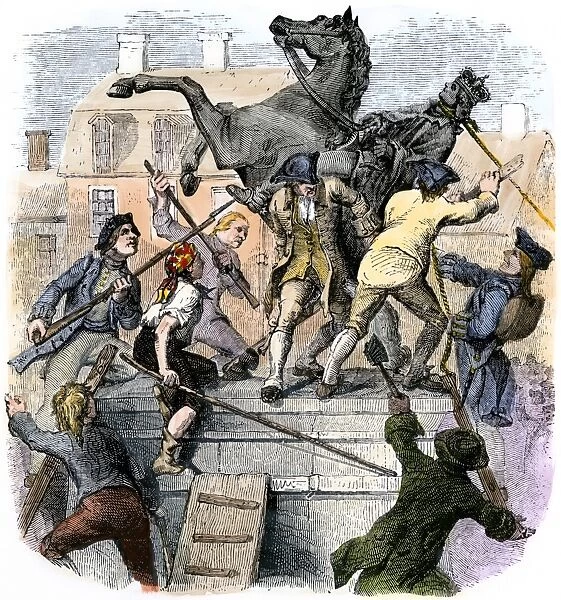 EVRV2A-00088. Americans tearing down the statue of King George III in New