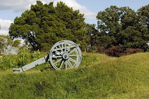 EVRV2D-00174. Revolutionary War cannon atop a redoubt at Yorktown battlefield, Virginia.