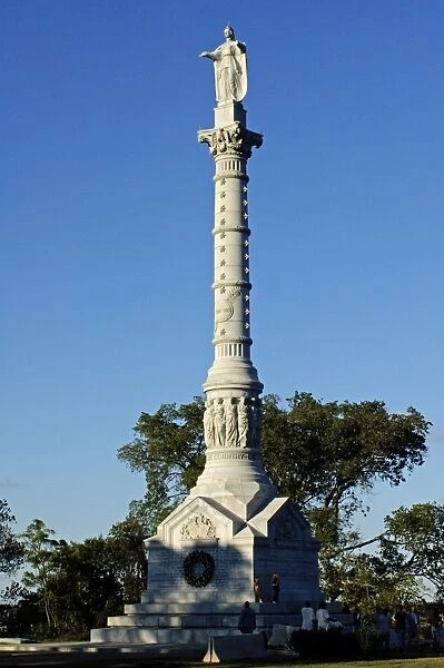 EVRV2D-00191. Victory monument at Yorktown battlefield, Virginia.. Digital photograph
