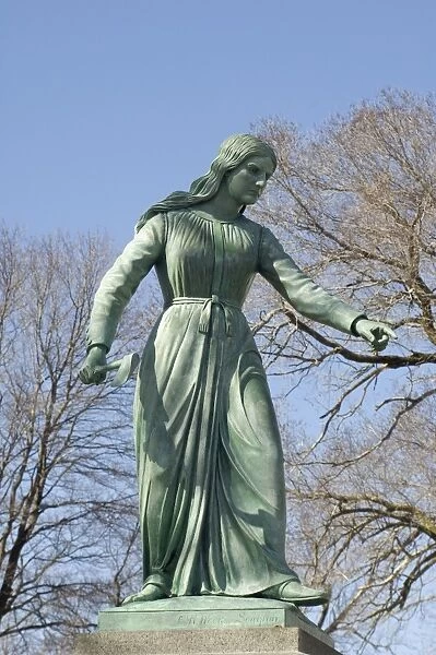 Hannah Duston statue in Haverhill, Massachusetts.. Digital photograph