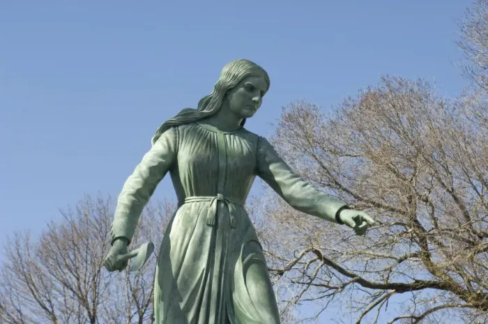 Framed Print : Hannah Duston statue in Haverhill Framed Print : Hannah Duston statue in Haverhill