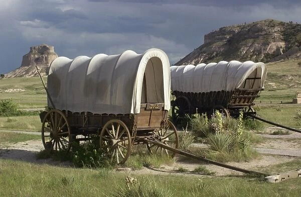 Oregon Trail covered wagons