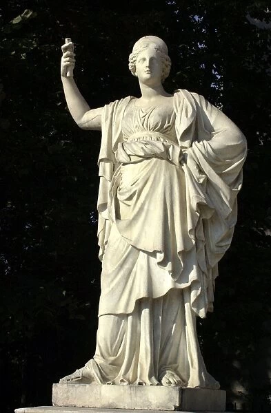 PMYT2D-00002. Statue of the goddess Athena in a garden of the Palace of Versailles