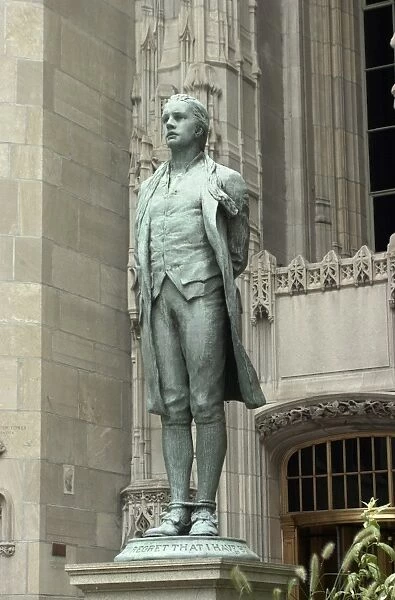 PREV2D-00001. Nathan Hale statue outside the Chicago Tribune Building