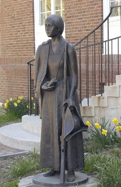 PREV2D-00036. Statue of Deborah Sampson Gannett