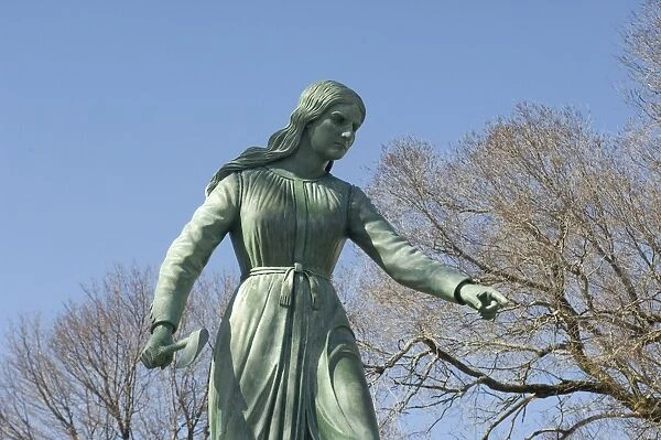 PUSA2D-00010. Hannah Duston statue in Haverhill, Massachusetts.. Digital photograph