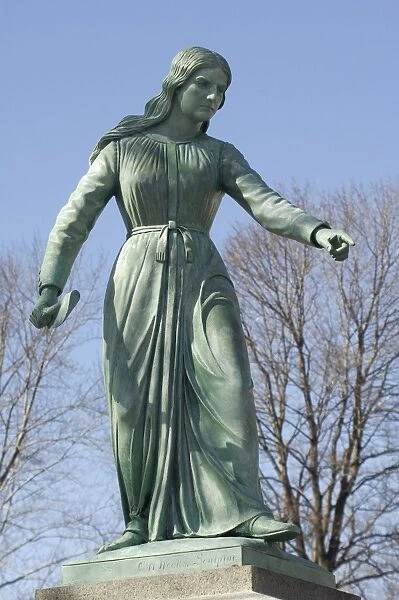 PUSA2D-00011. Hannah Duston statue in Haverhill, Massachusetts.. Digital photograph