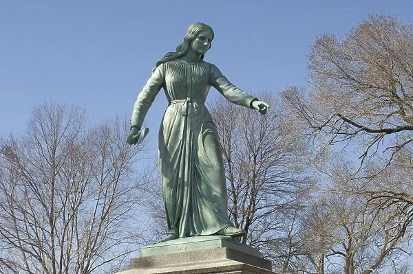 PUSA2D-00012. Hannah Duston statue in Haverhill, Massachusetts.. Digital photograph