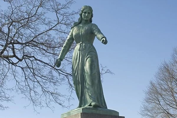 PUSA2D-00013. Hannah Duston statue in Haverhill, Massachusetts.. Digital photograph