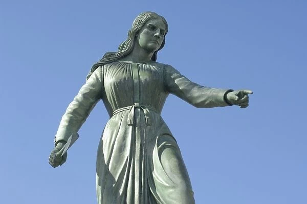 PUSA2D-00014. Hannah Duston statue in Haverhill, Massachusetts.. Digital photograph