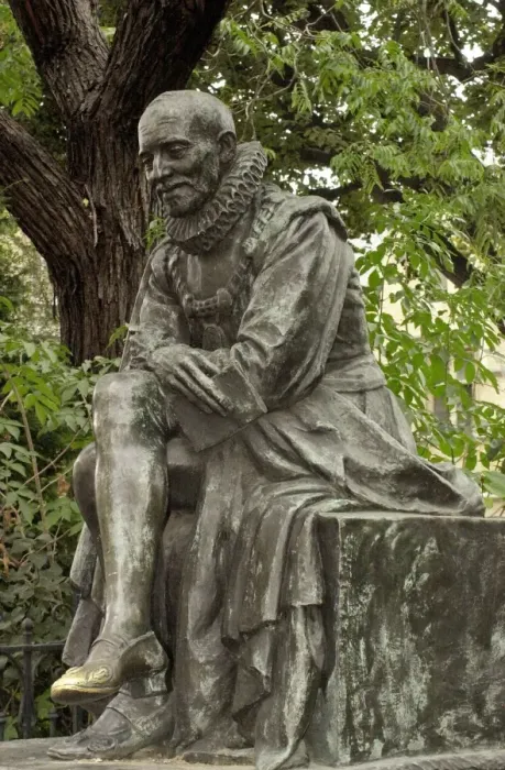 Framed Print : Statue of French writer Michel de Montaigne
