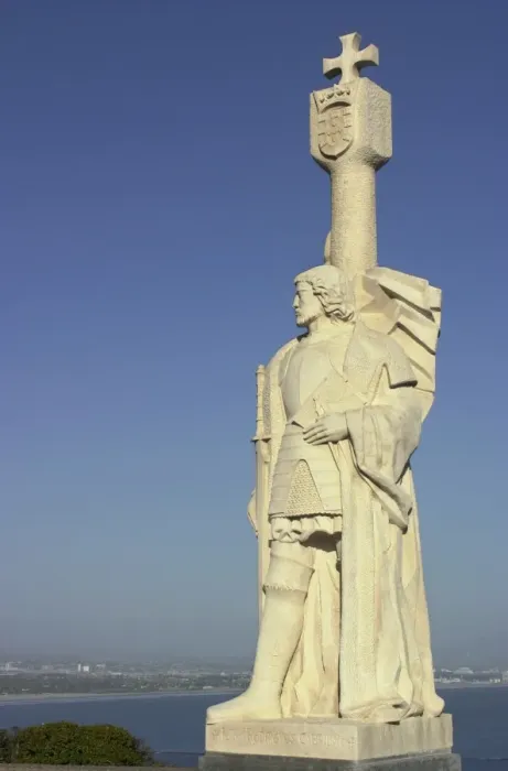 Framed Print : Statue of Joao Rodrigues Cabrillo overlooking San Diego harbor