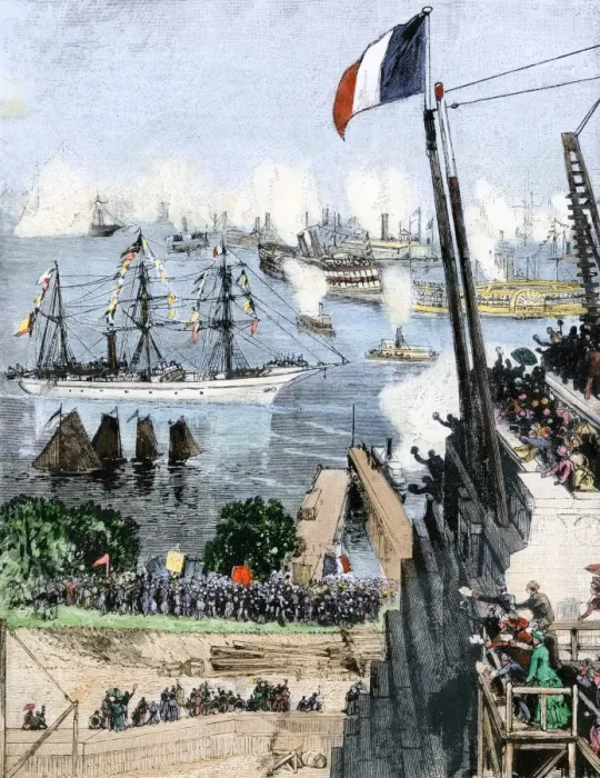 Framed Print : Statue of Liberty arriving in New York from France