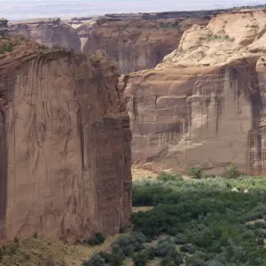 Canyon de Chelly cliffs, Arizona Canyon de Chelly cliffs, Arizona