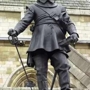 Oliver Cromwell statue next to Westminster Abbey
