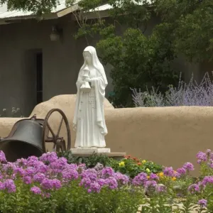 Saint Clare statue Saint Clare statue