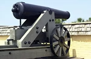 Fort Moultrie Gallery: Civil War cannon at Fort Moultrie, Charleston SC