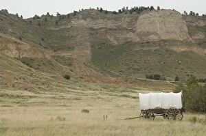 Bluff Gallery: Covered wagon on the Oregon Trail