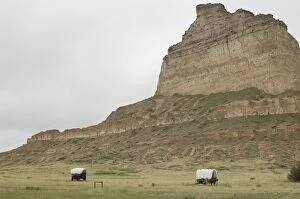 Scotts Bluff Gallery: Covered wagons on the Oregon Trail