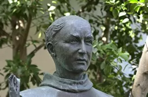 Images Dated 19th March 2003: Father Junipero Serra statue in California