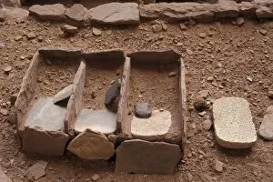 Cliff Dwelling Gallery: Grinding stones of the Anasazi / Ancestral Puebloans