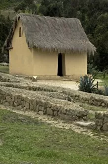 Latin America Collection: Inca dwelling replica at Ingapirca, Ecuador