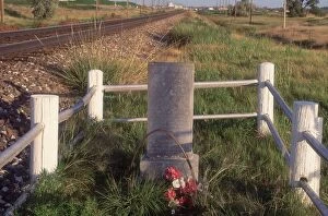 Mormon Collection: Mormon Trail pioneer grave by the transcontinental railroad, Nebraska