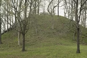 Mound Builder Collection: Moundbuilders site in Tennessee