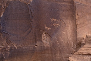 Canyon De Chelly National Monument Gallery: Native Americans on horseback petroglyph