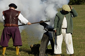 Portuguese Gallery: Portuguese swivel gun fired by reenactors
