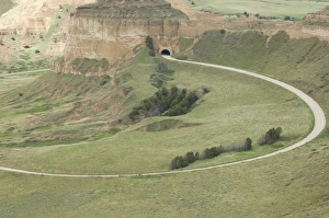 Scenery Gallery: Road ascending Scotts Bluff, Nebraska