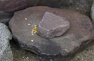 Archeology Gallery: Salado culture prehistoric metate y mano for grinding corn, Arizona