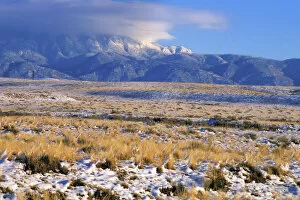 Rocky Mountains Collection: Snow on the Sandia Mountains, New Mexico