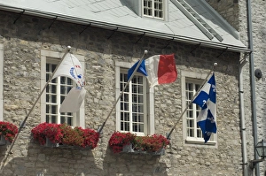Historic District Gallery: Stone building in the historic district of old Quebec